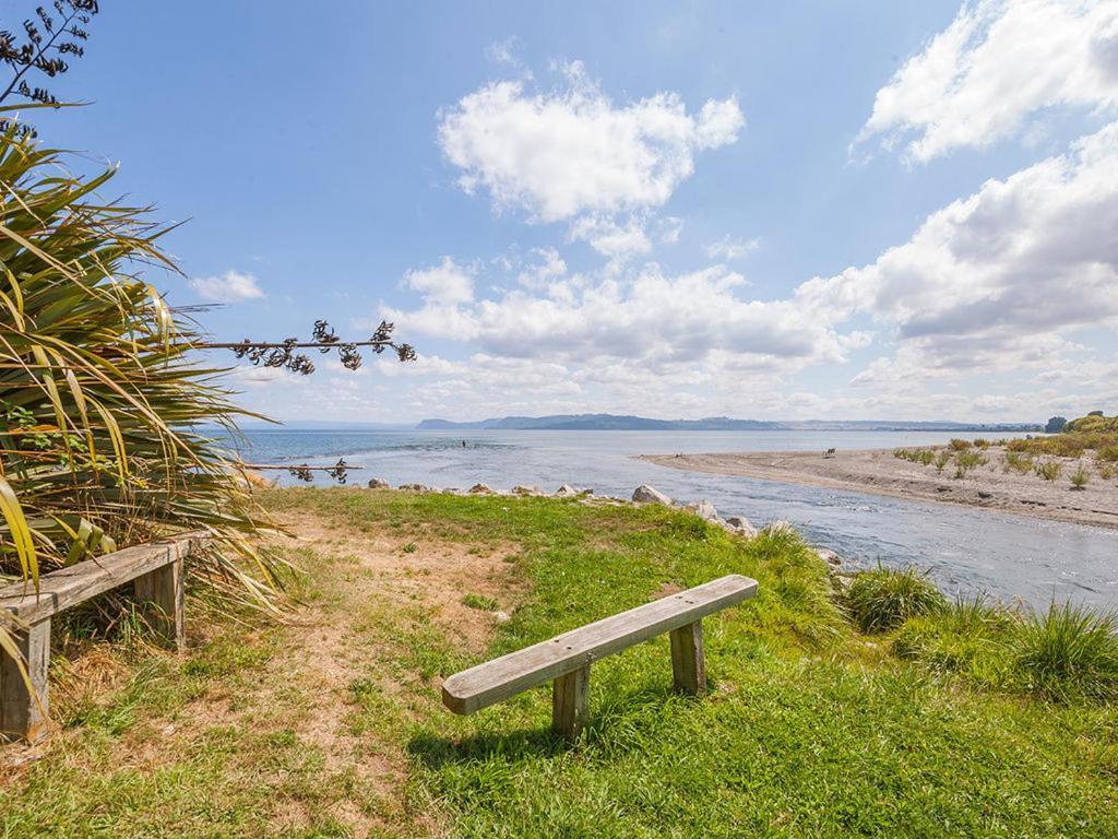 Lake Edge Cottage - Waitahanui Holiday Home Exterior foto