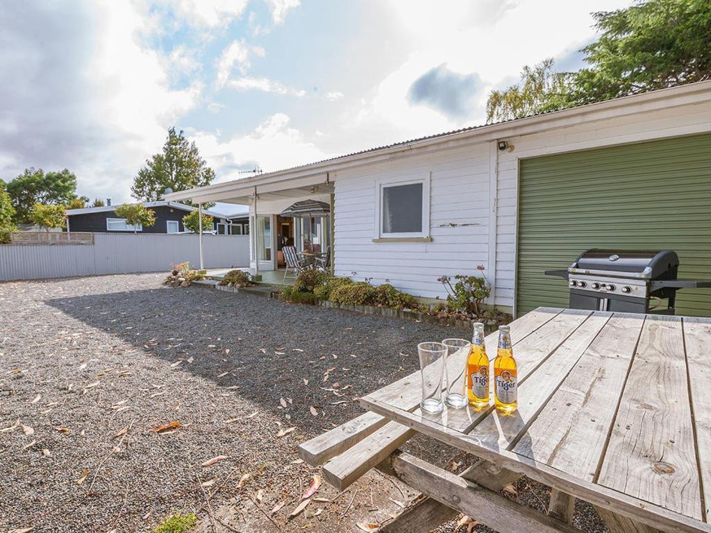 Lake Edge Cottage - Waitahanui Holiday Home Exterior foto